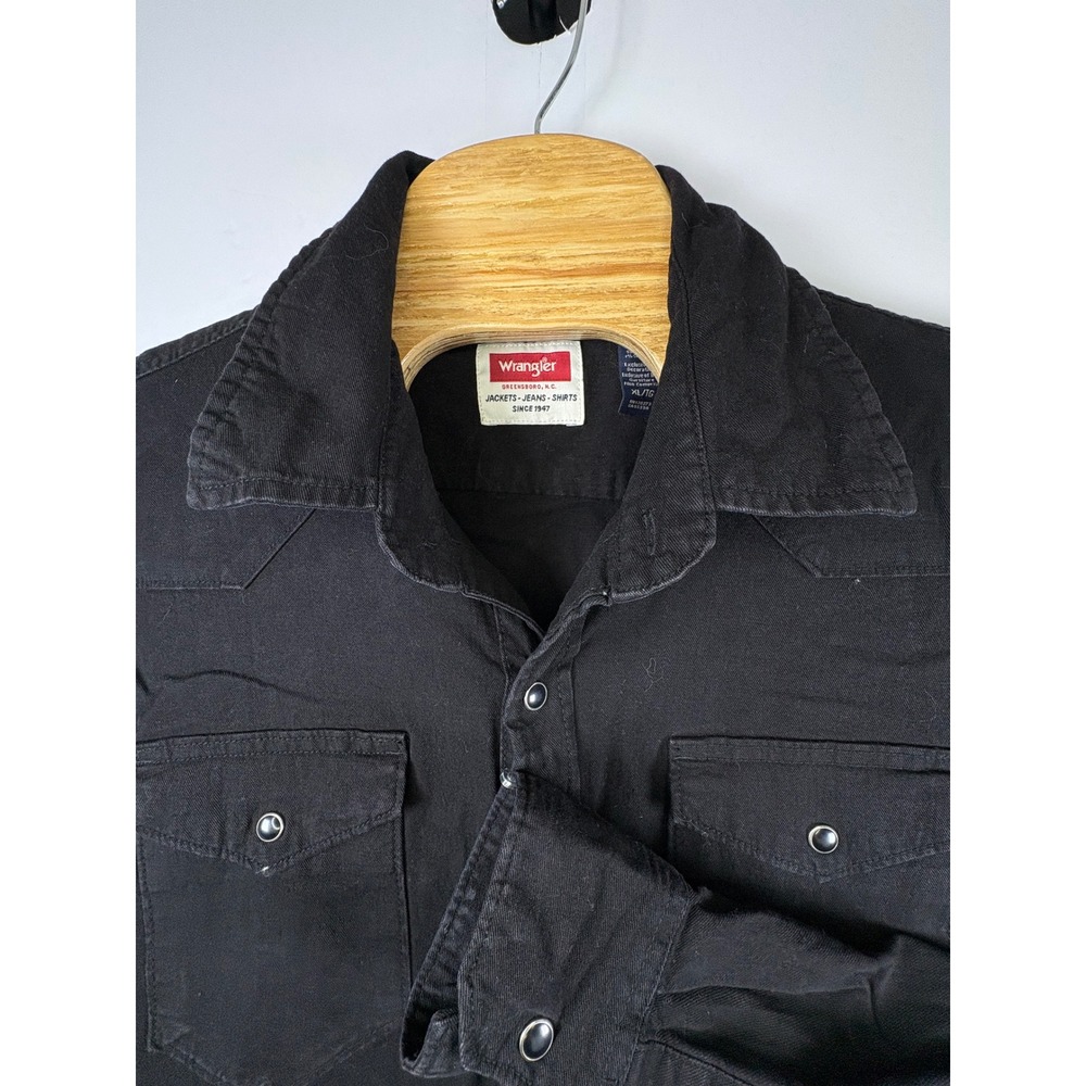 Wrangler Men's Barstow Western Shirt 2-Sawtooth Pockets, 100% Cotton, Snap-Up